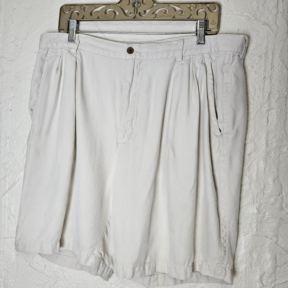 Tommy Bahama Relaxed Fit 100% Silk Zip Pleated Front Shorts Men’s 38 Beige